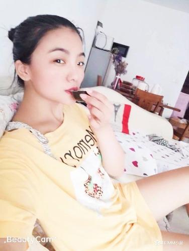 可爱，贼漂亮，微胖，热情